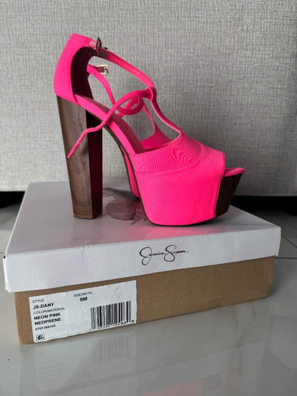 **Jessica Simpson Dany Neon Pink Platform Heels – Size 9**